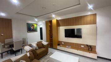 Family Apartment, City View | Living area