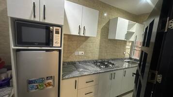 Leilighet – basic, byutsikt | Eget kjøkken | Kjøkkenutstyr