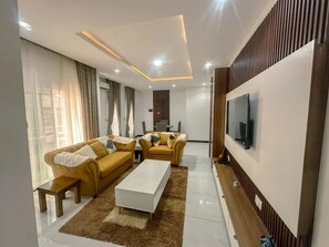 Apartamento familiar, vistas a la ciudad | Zona de estar