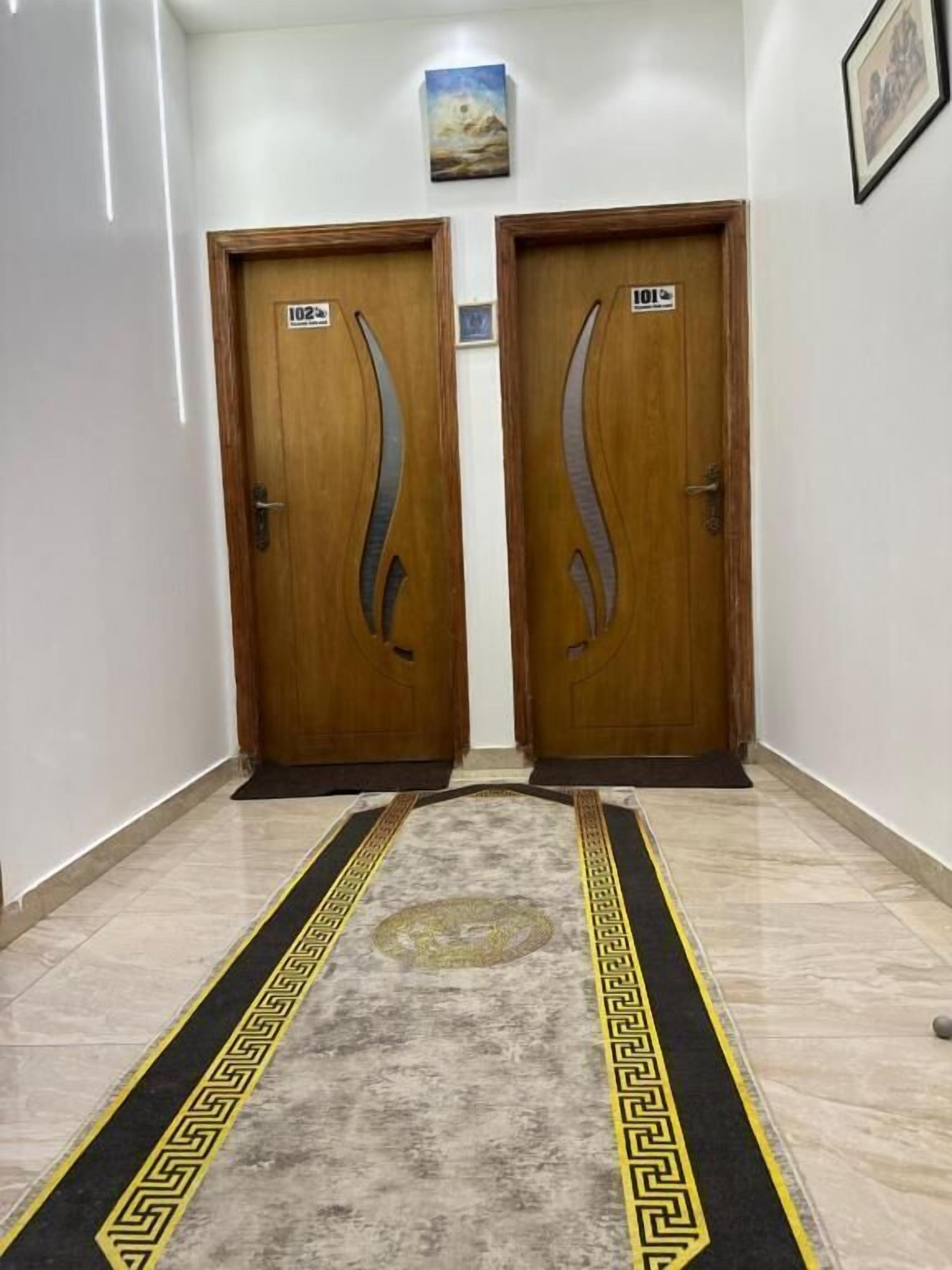 المنشأة من الداخل