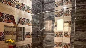 浴缸、免費梳洗用品、風筒、提供毛巾