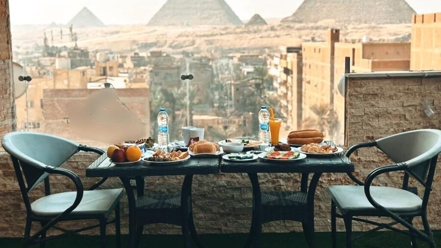Pyramids Gold Sand INN