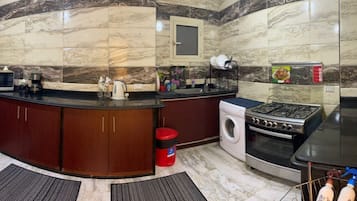 Refrigerador, microondas, horno, lavavajillas