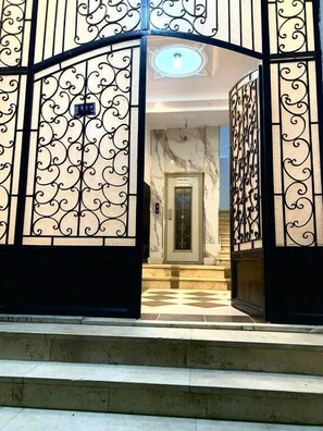 Exterior detail - Pyramids Gold Sand INN (Giza Governorate)