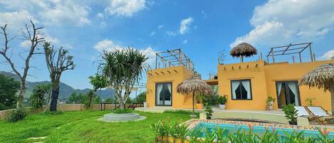 حمّام سباحة خارجي