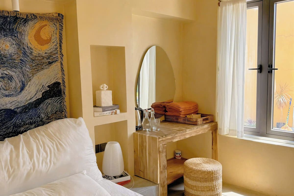 Laptop workspace, free WiFi