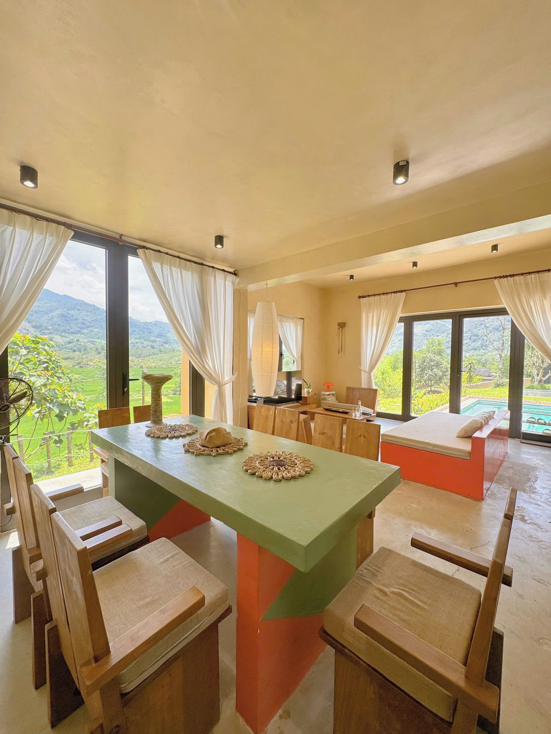 Free daily cooked-to-order breakfast