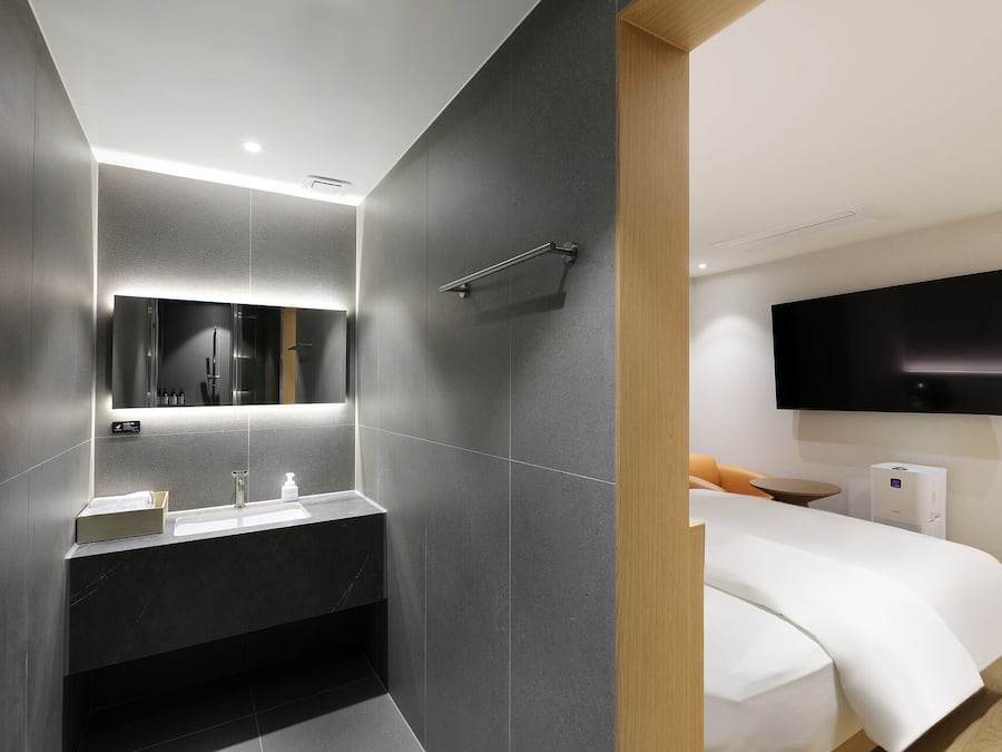 Habitació doble bàsica, 1 llit de matrimoni, no fumadors | Wifi gratuïta i roba de llit