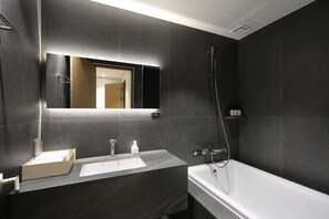 Deluxe Double or Twin Room | Bathroom | Hair dryer, towels, soap, shampoo - Browndot Bucheon (Bucheon)