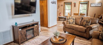 Monte Bello Chalet-Beautiful Mountain Cabin, Ruidoso, NM w/AC, private, .7 acres