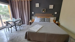 Kamar Double Standar, balkon, pemandangan halaman