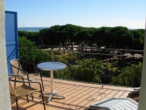 Standard Double Room, Balcony, Courtyard View | Property grounds