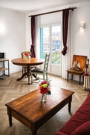 Living area. Bright, modern apartment - Patte d'Oie d'Herblay, shops & Paris 20 min away