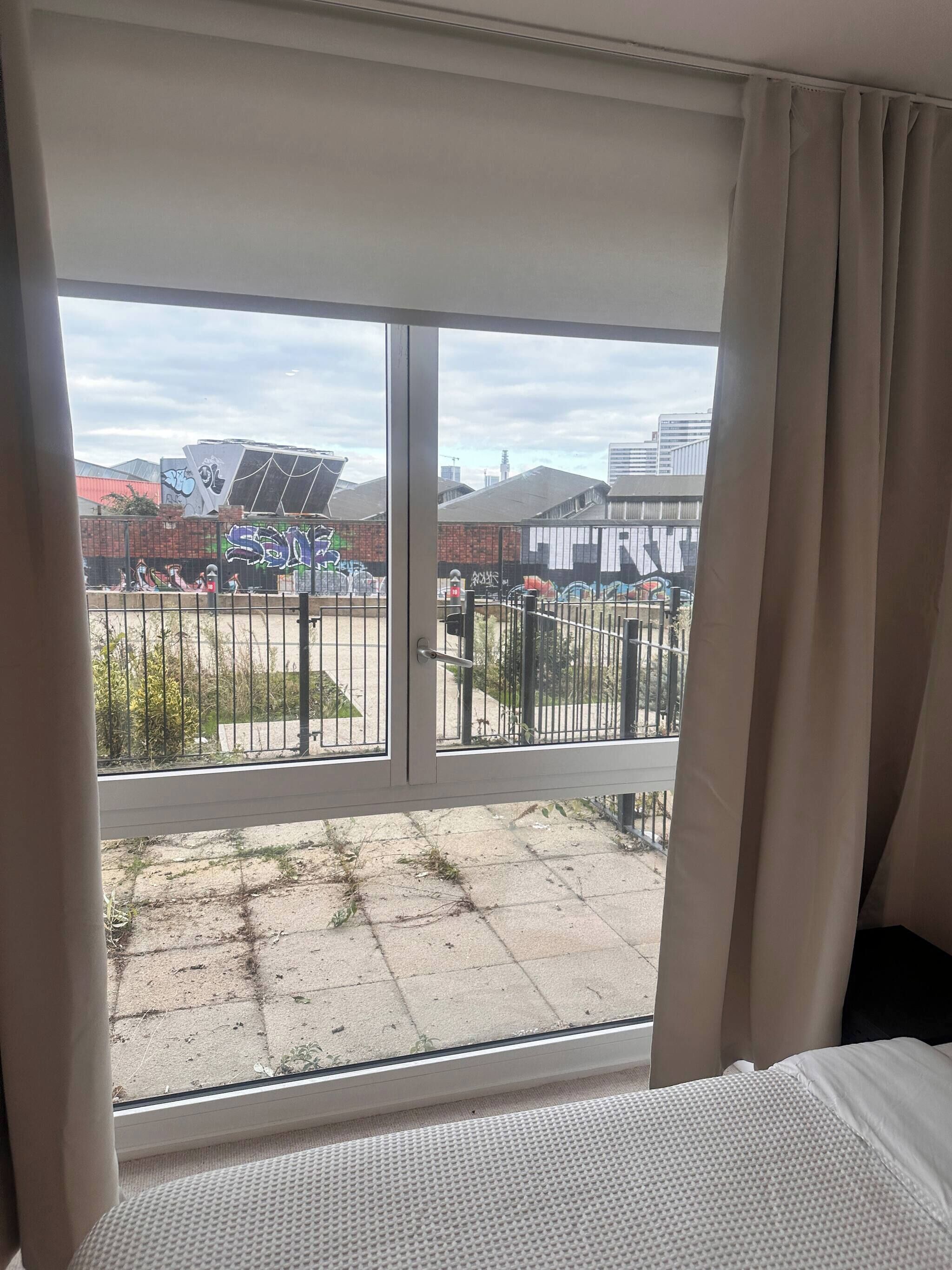 Iron/ironing board, Internet, bed sheets