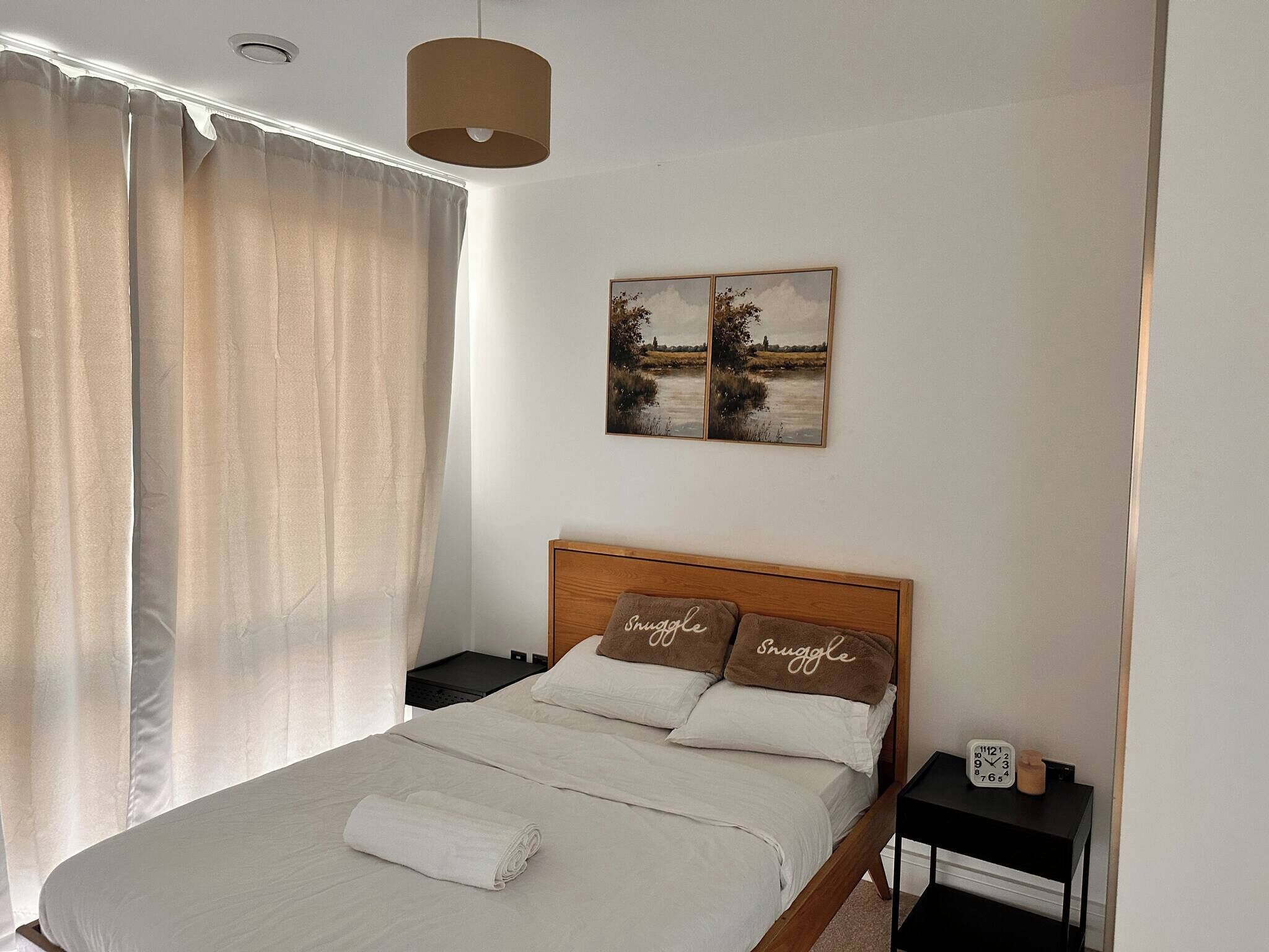 Iron/ironing board, Internet, bed sheets