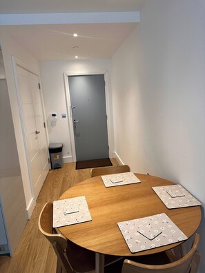 Dining - Cozy one bedroom with a Big Balcony and parking (Birmingham)