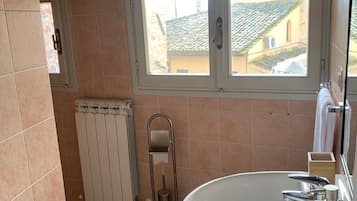 Dusche, Haartrockner, Bidet, Handtücher