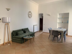 TV - Casa Bartolo apartment located in the historic center of Assisi (assisi)
