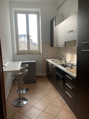 Forno, piano cottura, lavastoviglie, carta assorbente