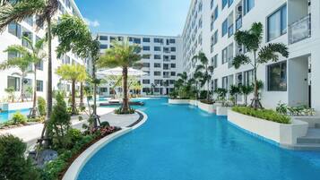 Kolam renang outdoor