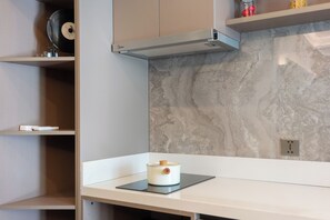 Fridge, microwave, stovetop, cookware/dishes/utensils - Capri Residence Bangtao (Choeng Thale)