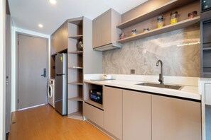Fridge, microwave, stovetop, cookware/dishes/utensils - Capri Residence Bangtao (Choeng Thale)