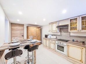 Fridge, microwave, oven, cookware/dishes/utensils - Vent d'Est by Interhome (Saint Gervais)