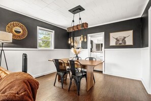 Dining - Butte Bungalow (Butte)