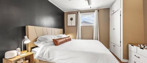 2 makuuhuonetta, silitysrauta/-lauta, Wi-Fi, vuodevaatteet