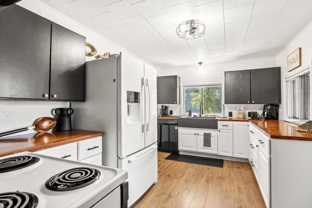 Microondas, horno, parrilla de estufa y lavavajillas 