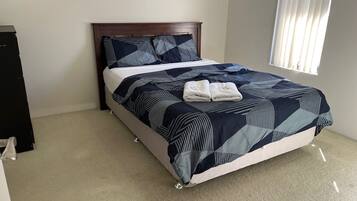 Bureau, espace de travail pour ordinateur portable