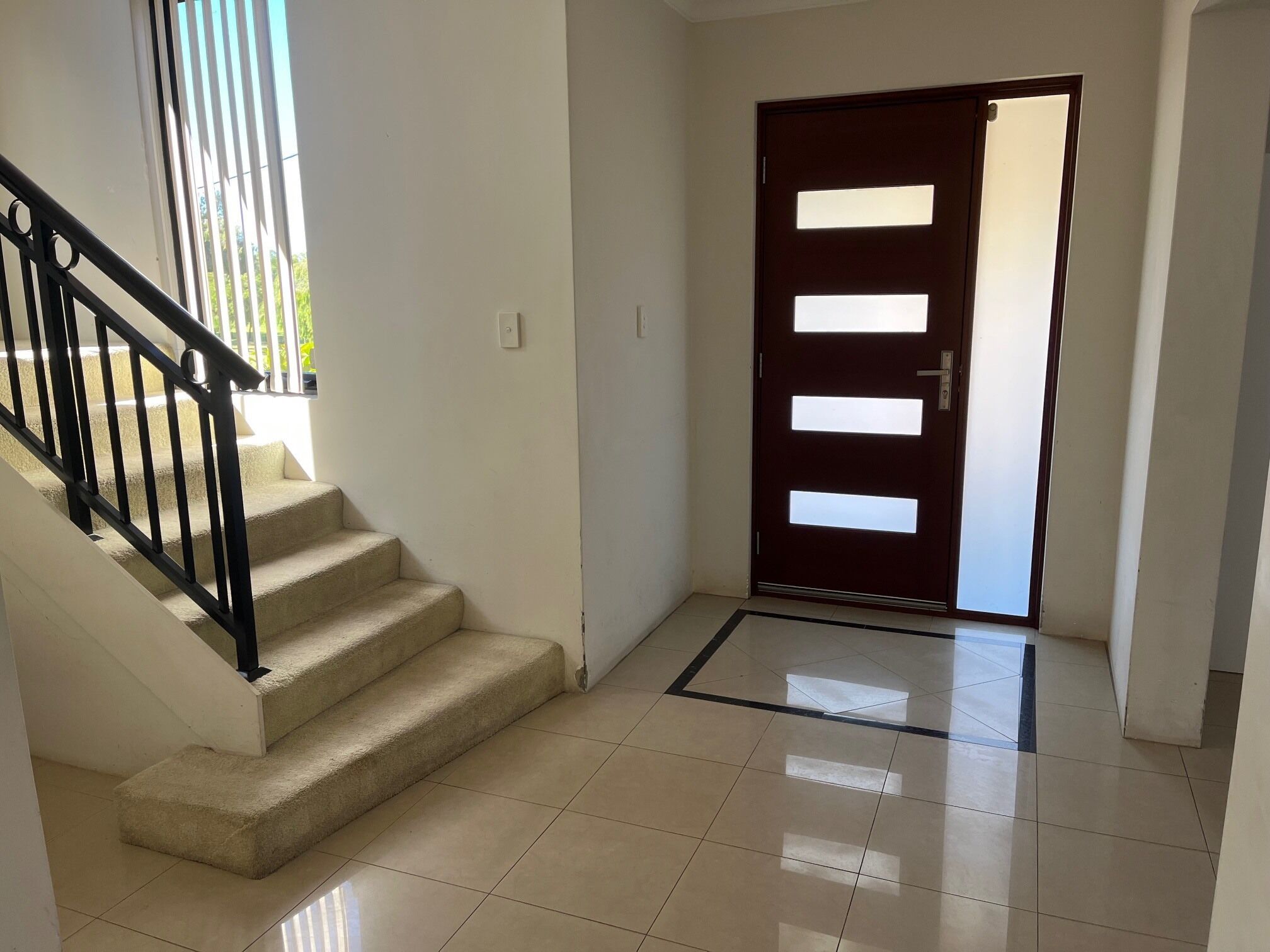 Perhetalo, näköala puutarhaan | Sisätilat