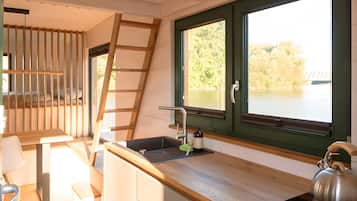 Refrigerador, placa de cocina, cafetera/tetera, tetera/pava eléctrica