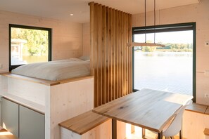 1 bedroom, WiFi, bed sheets - Rustic Tiny Houseboat with Rooftop Terrace and Fireplace (Hamburg)