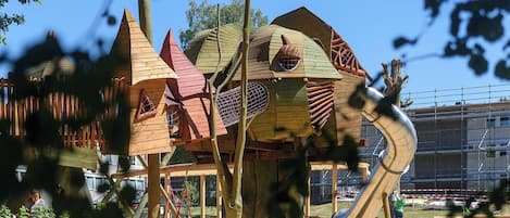 House, 3 Bedrooms, Smoking, Balcony | Children's area