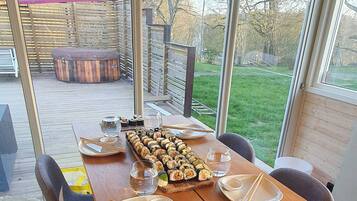 House, 3 Bedrooms, Smoking, Balcony | Dining room