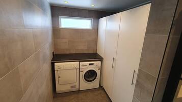 House, 3 Bedrooms, Smoking, Balcony | Laundry