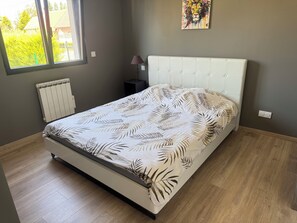 3 bedrooms, WiFi (free) - Normandy cottage (Le Dézert)