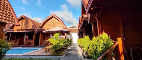 Deluxe Villa, Balcony | Pool
