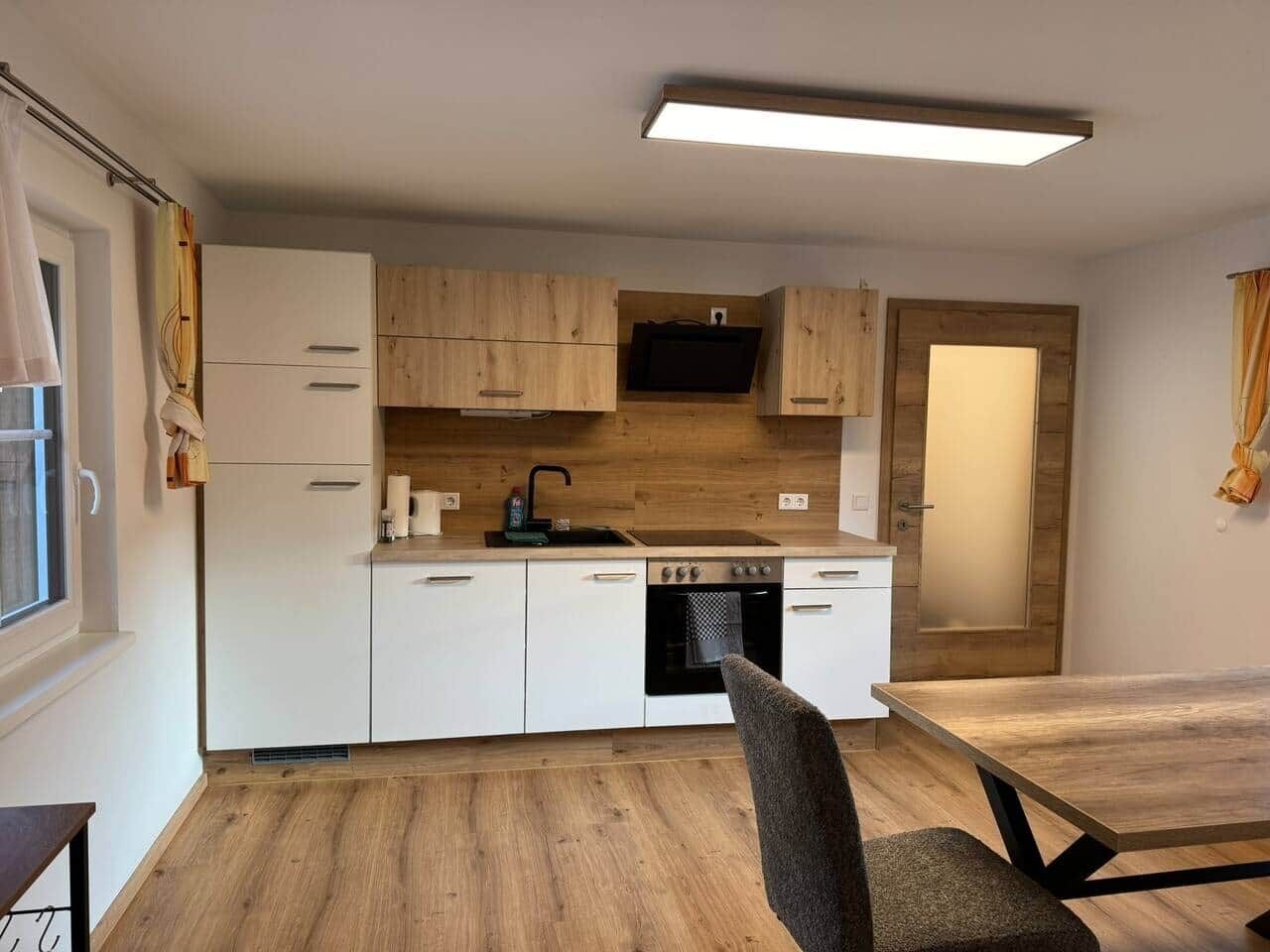 Kühlschrank, Mikrowelle, Ofen, Geschirrspüler