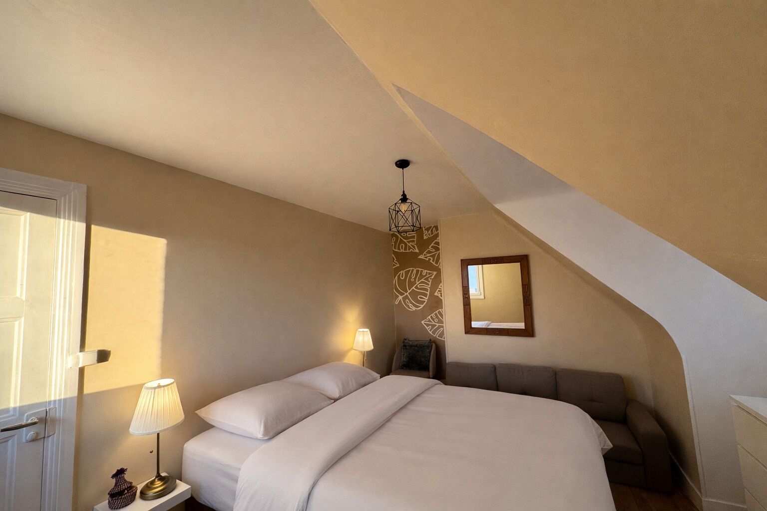 Iron/ironing board, WiFi, bed sheets