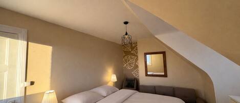 Iron/ironing board, WiFi, bed sheets