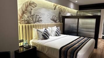 Desk, laptop workspace, free WiFi