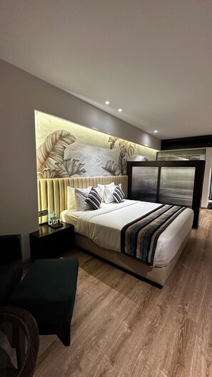 Desk, laptop workspace, free WiFi - Hoxton Hotels & Resorts  (Zirakpur)