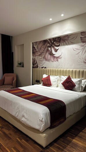 Desk, laptop workspace, free WiFi - Hoxton Hotels & Resorts  (Zirakpur)