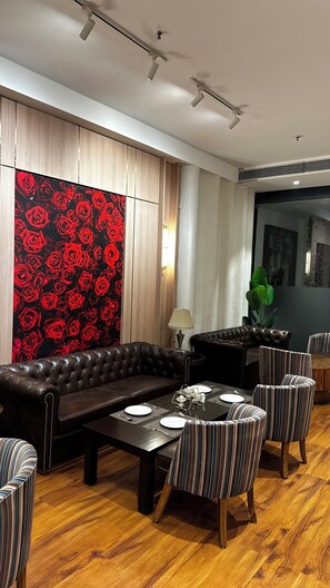 Interior - Hoxton Hotels & Resorts  (Zirakpur)