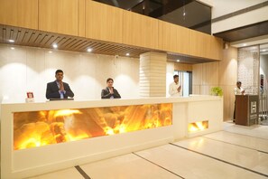 Lobby - Hoxton Hotels & Resorts  (Zirakpur)