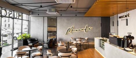 Standard Twin Room, City View | Dining