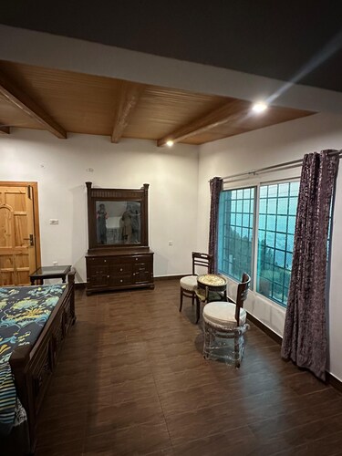 Lovely 1-bedroom hillside cottage with servant room in Abbottabad