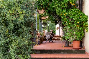 تناول الطعام بالخارج